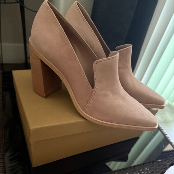 Vince Camuto Tan Pump size 9 - Picture 1 of 4